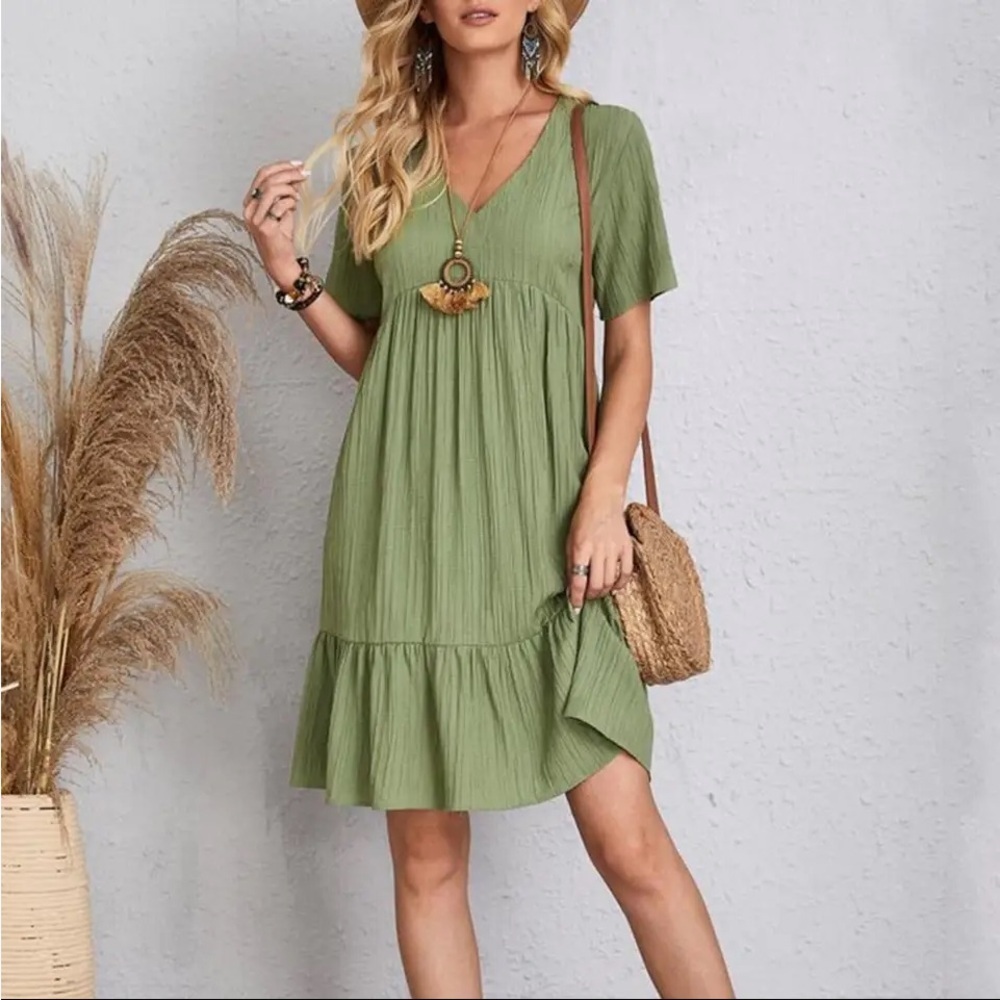 NWOT Size L Boho Dress Women's A-line Short Sleeve Midi Color is Green